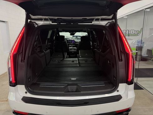 Used 2021 Cadillac Escalade ESV Sport w/ Heavy-Duty Trailer Package AWD/4WD image 20
