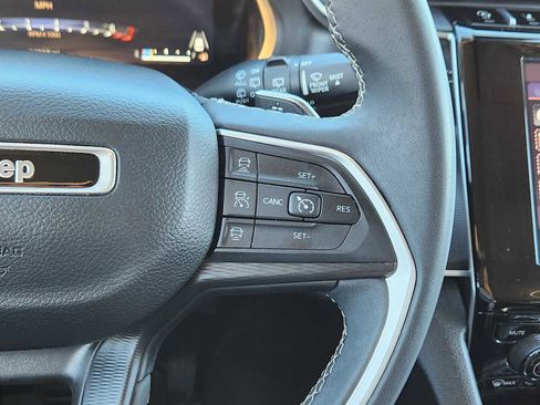 Used 2023 Jeep Grand Cherokee L Laredo image 19