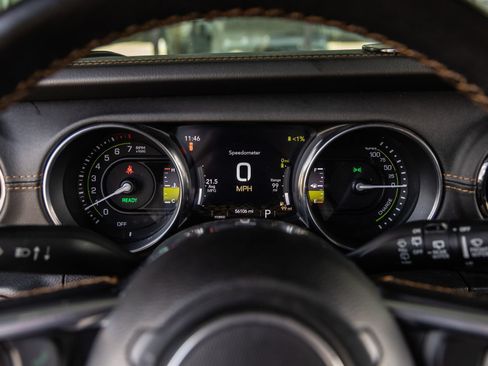 Used 2022 Jeep Wrangler Unlimited Sahara AWD/4WD image 23