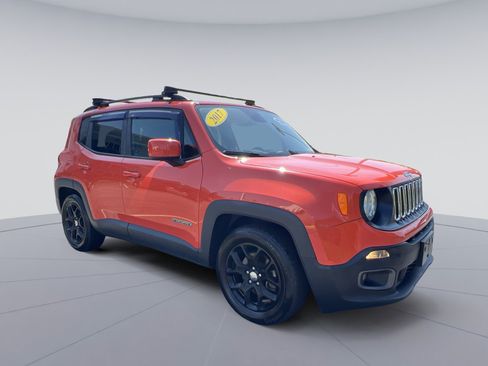 Used 2017 Jeep Renegade Latitude w/ Popular Equipment Group FWD image 11