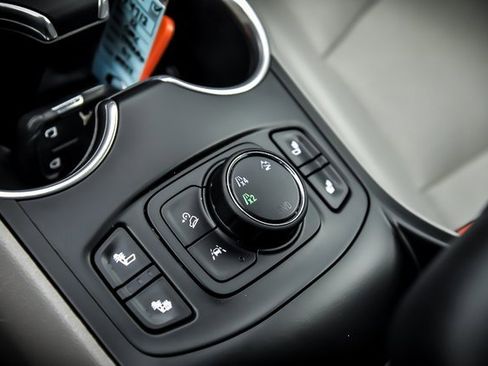 Used 2022 GMC Terrain SLT image 24