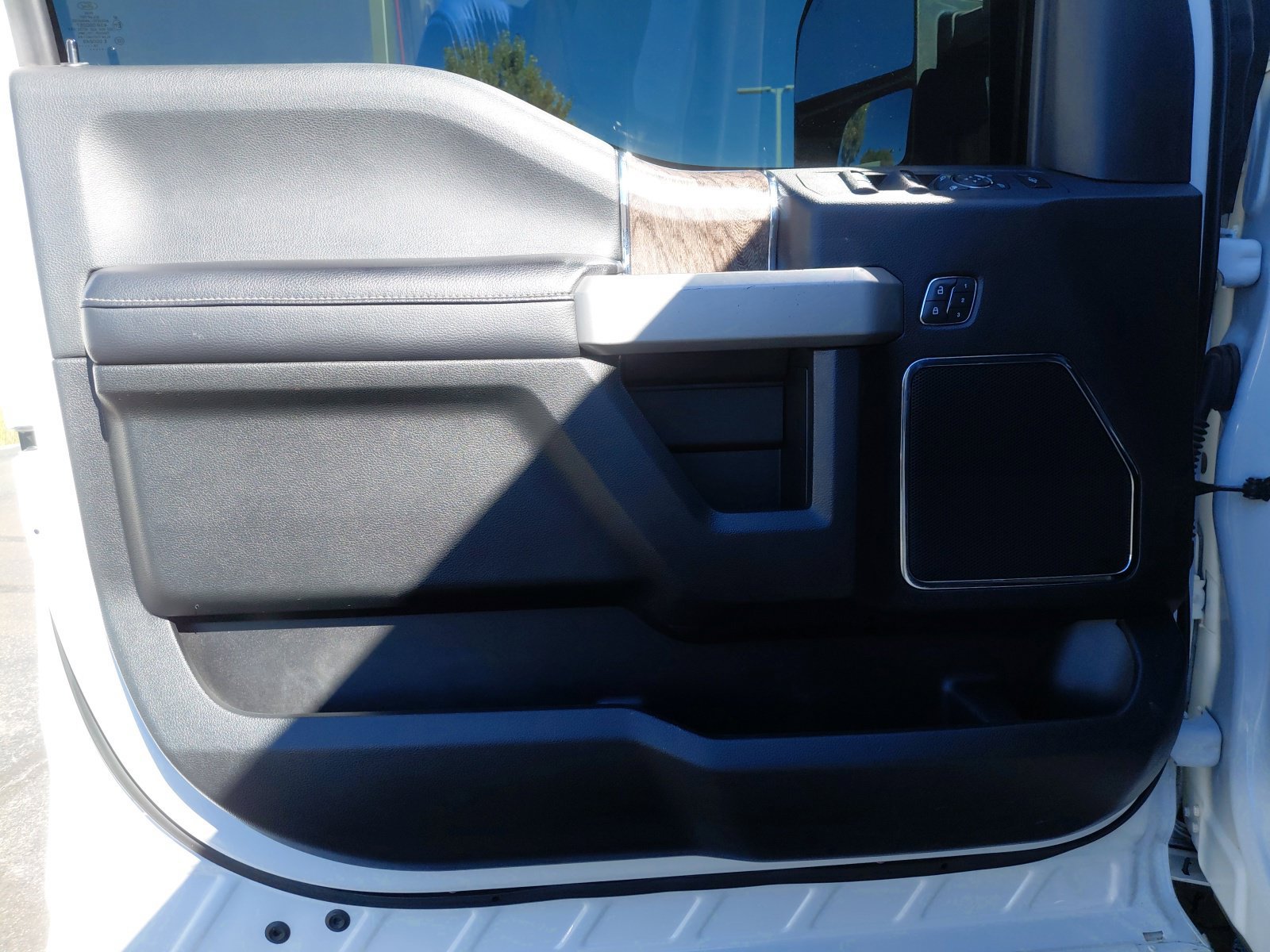 Used 2019 Ford F350 Lariat w/ Lariat Value Package AWD/4WD image 18