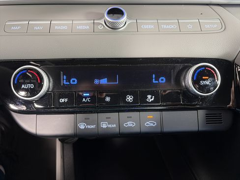Used 2024 Hyundai Elantra Blue FWD image 25
