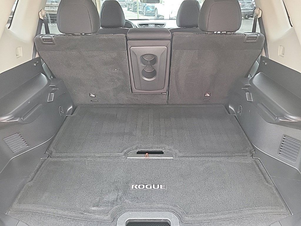 Used 2019 Nissan Rogue SV w/ Sun & Sound Touring Package AWD/4WD image 18