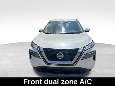 Used 2021 Nissan Rogue SV image 3