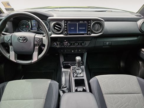 Used 2020 Toyota Tacoma TRD Off-Road w/ Technology Package AWD/4WD image 10