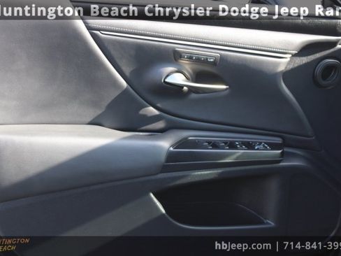 Used 2023 Lexus ES 350 w/ Premium Package image 11