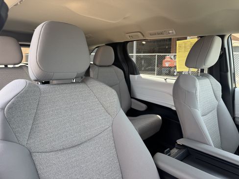 Certified 2026 Toyota Sienna LE AWD/4WD image 28