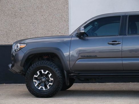 Used 2021 Toyota Tacoma TRD Off-Road image 9