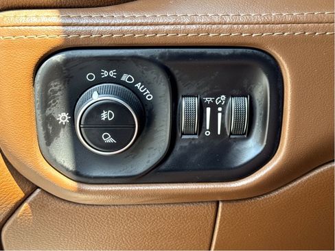 Used 2023 RAM 3500 Limited image 12