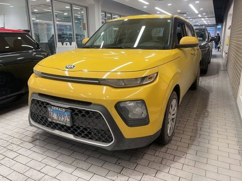 Used 2020 Kia Soul LX image 2