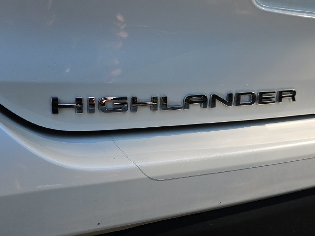 Used 2021 Toyota Highlander L AWD/4WD image 29