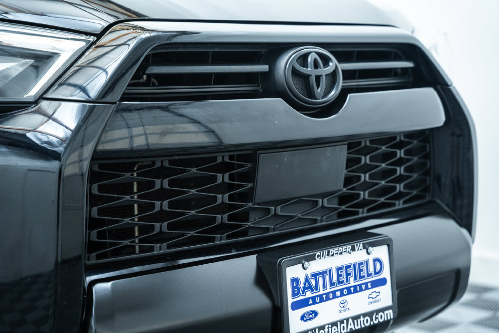 Used 2021 Toyota 4Runner Venture w/ Moonroof Package AWD/4WD image 13