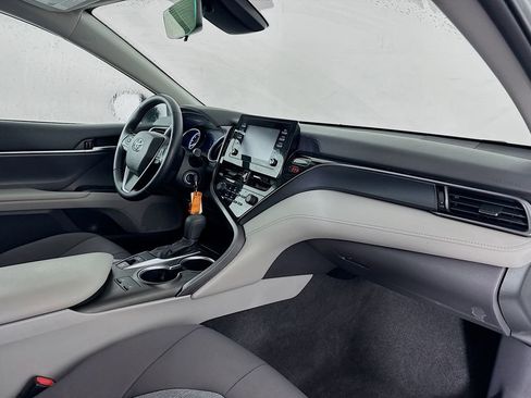 Used 2021 Toyota Camry LE image 30