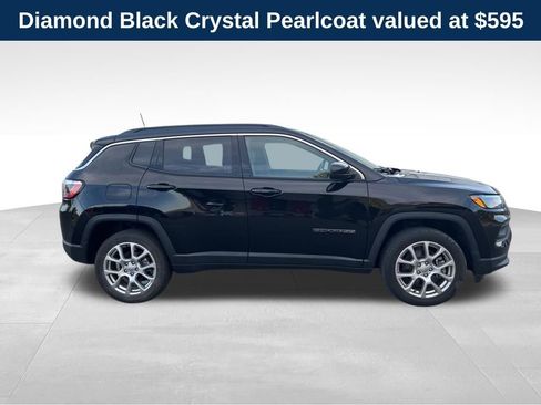 Used 2023 Jeep Compass Latitude AWD/4WD image 2