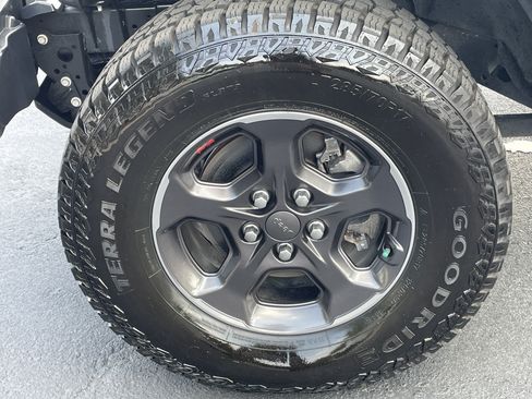 Used 2020 Jeep Gladiator Rubicon AWD/4WD image 35