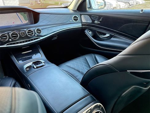 Used 2020 Mercedes-Benz S 560 4MATIC Sedan w/ Premium Package image 25