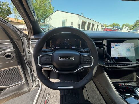 Used 2022 Jeep Wagoneer Series I w/ Premium Group I AWD/4WD image 2
