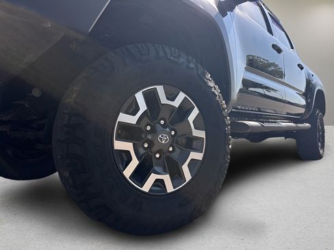 Used 2020 Toyota Tacoma TRD Off-Road AWD/4WD image 27