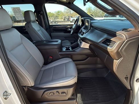 Used 2022 GMC Yukon XL SLT w/ SLT Luxury Package image 30