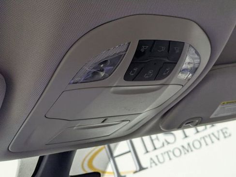 Used 2023 Chrysler Pacifica Touring-L image 20