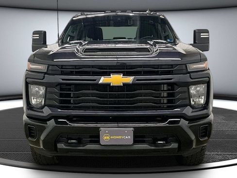 Used 2024 Chevrolet Silverado 2500 Custom w/ Custom Convenience Package AWD/4WD image 2