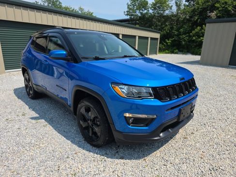 Used 2018 Jeep Compass Latitude w/ Popular Equipment Group AWD/4WD image 10