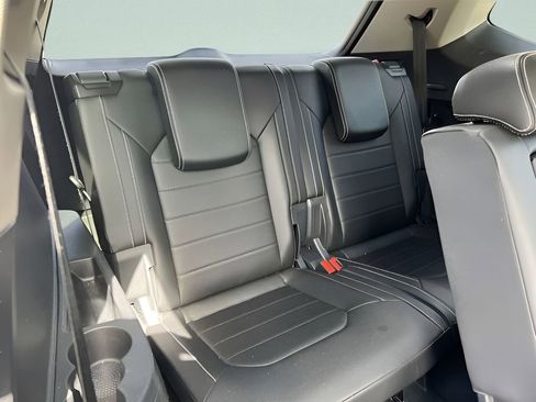 Used 2025 Volkswagen Atlas SEL image 24