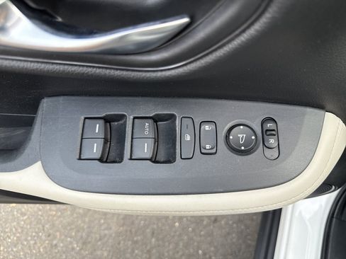 Used 2024 Honda HR-V LX image 11