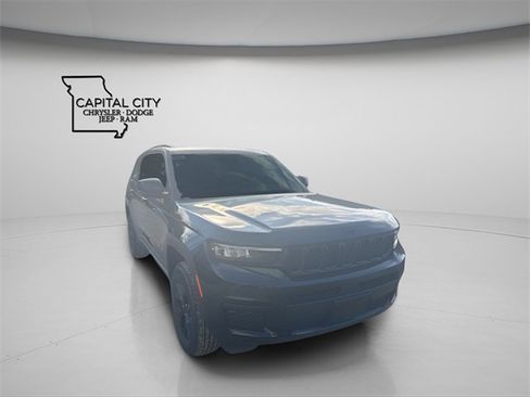New 2025 Jeep Grand Cherokee L Altitude image 2