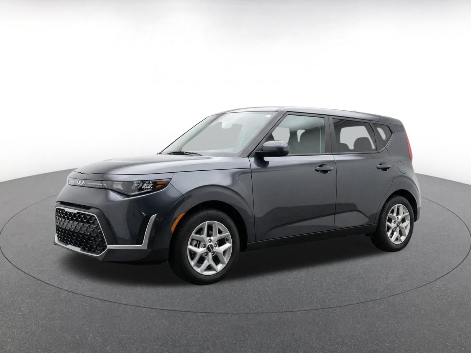 Used 2025 Kia Soul LX w/ LX Technology Package FWD image 3