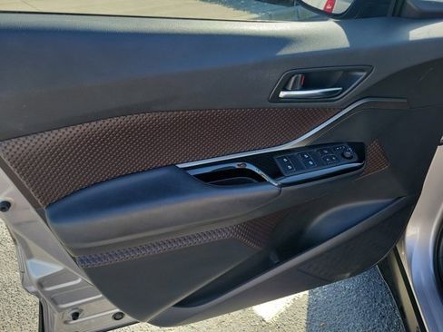 Used 2019 Toyota C-HR Limited image 14