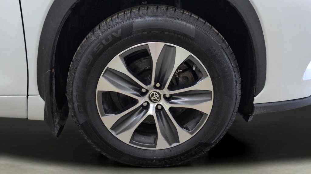 Used 2022 Toyota Highlander XLE AWD/4WD image 31