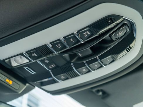 Certified 2026 Porsche Macan AWD/4WD image 30