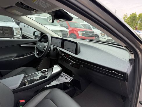 Used 2023 Kia EV6 Wind w/ Wind Technology Package AWD/4WD image 9