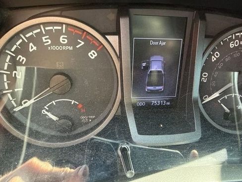 Used 2020 Toyota Tacoma TRD Off-Road AWD/4WD image 9
