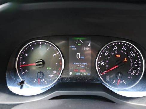 Used 2019 Toyota RAV4 XLE w/ Convenience Package FWD image 26