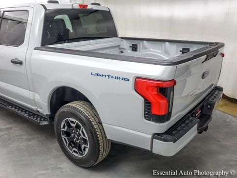 Used 2023 Ford F150 Lightning XLT image 9