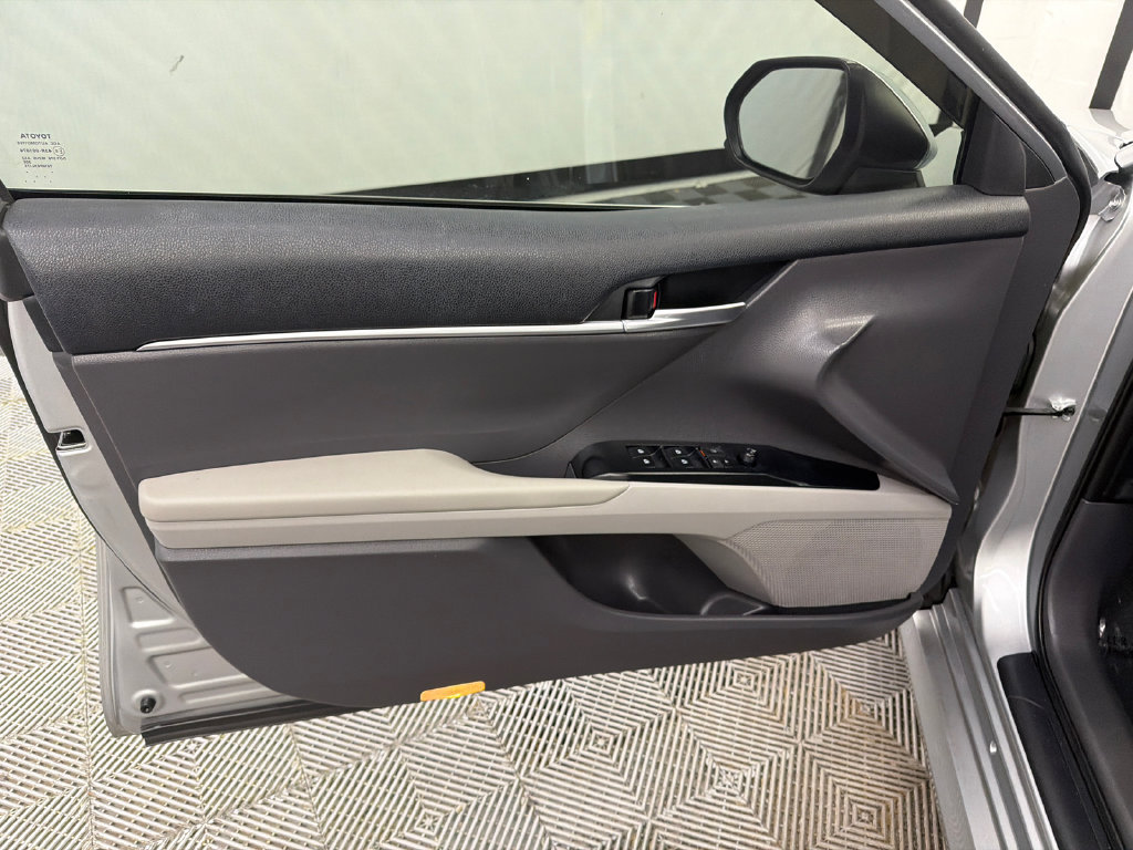 Used 2019 Toyota Camry LE FWD image 11