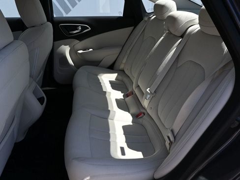 Used 2015 Chrysler 200 Limited w/ Convenience Group FWD image 17