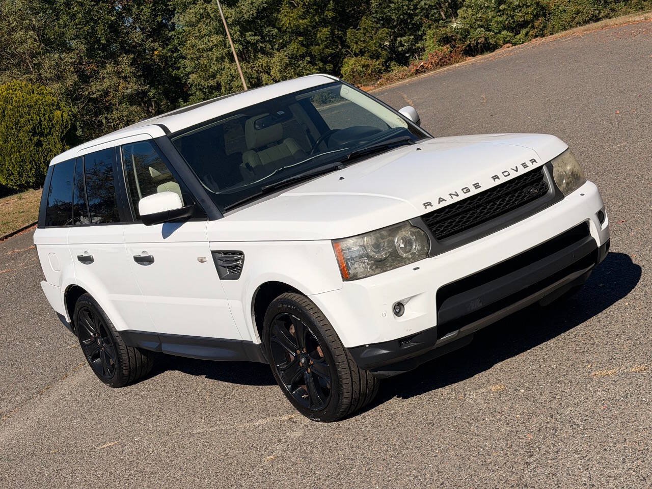 Used 2011 Land Rover Range Rover Sport Supercharged AWD/4WD image 32