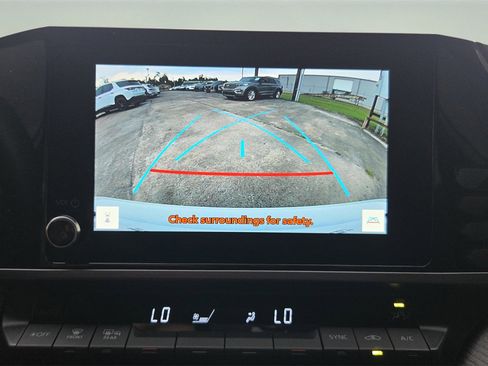 Used 2025 Toyota Camry SE image 31