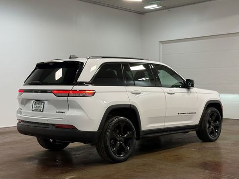 Used 2024 Jeep Grand Cherokee Limited w/ Luxury Tech Group II image 24