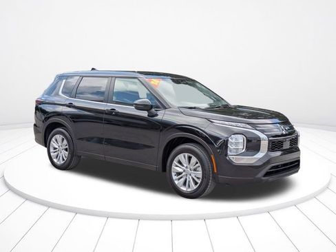 New 2026 Mitsubishi Outlander ES FWD image 2