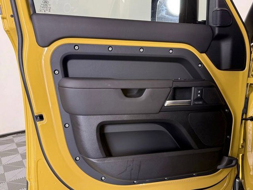 New 2026 Land Rover Defender 110 AWD/4WD image 30