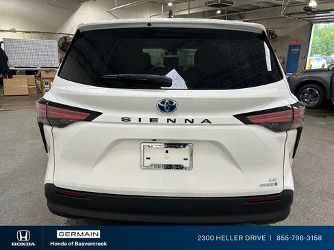 Used 2021 Toyota Sienna LE FWD image 7