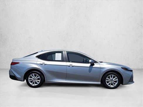 Used 2025 Toyota Camry SE FWD image 4