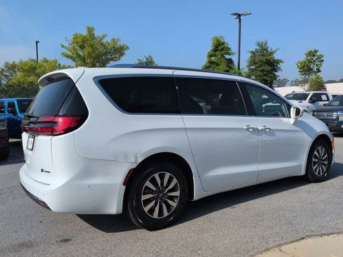 Certified 2021 Chrysler Pacifica Touring-L FWD image 4