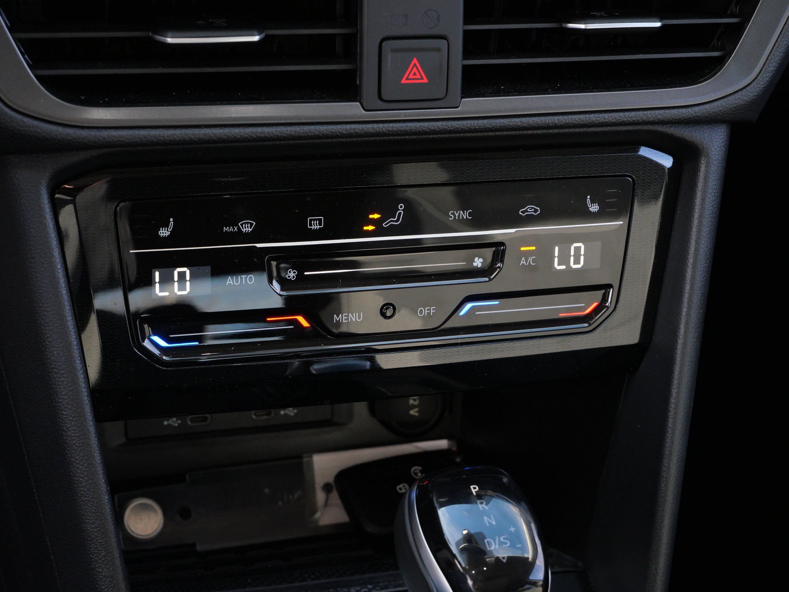 Certified 2025 Volkswagen Taos SE AWD/4WD image 23
