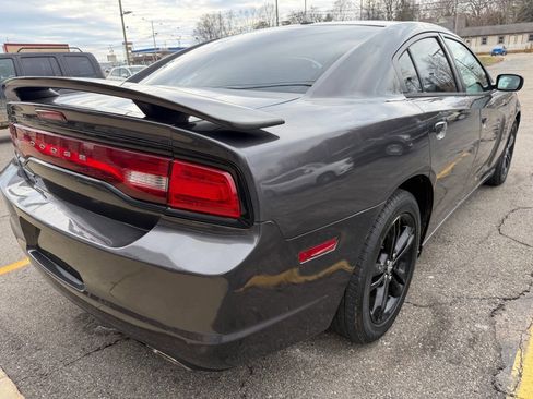 Used 2013 Dodge Charger SXT Plus image 3